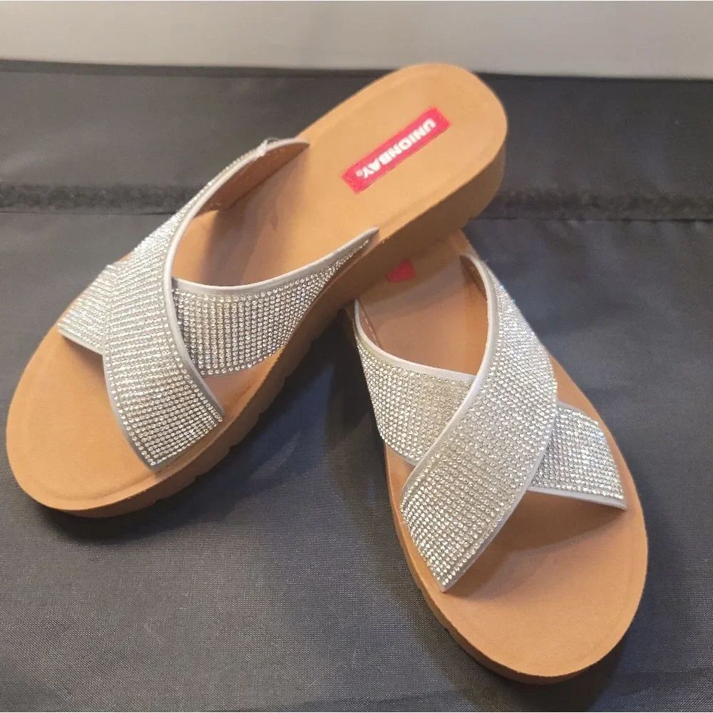 BRAND NEW UNIONBAY  CRISSCROSS RHINESTONE SILVER SANDALS